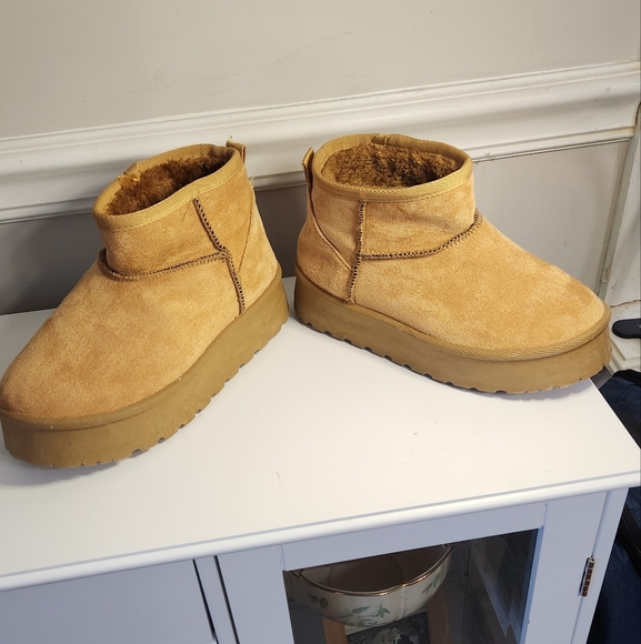 SOLD) NWOT🌟 Platform Boots - Picture 6 of 9